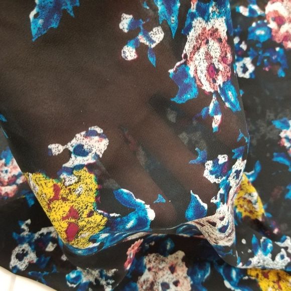 MUDD Floral Semi Sheer tank - Picture 2 of 4